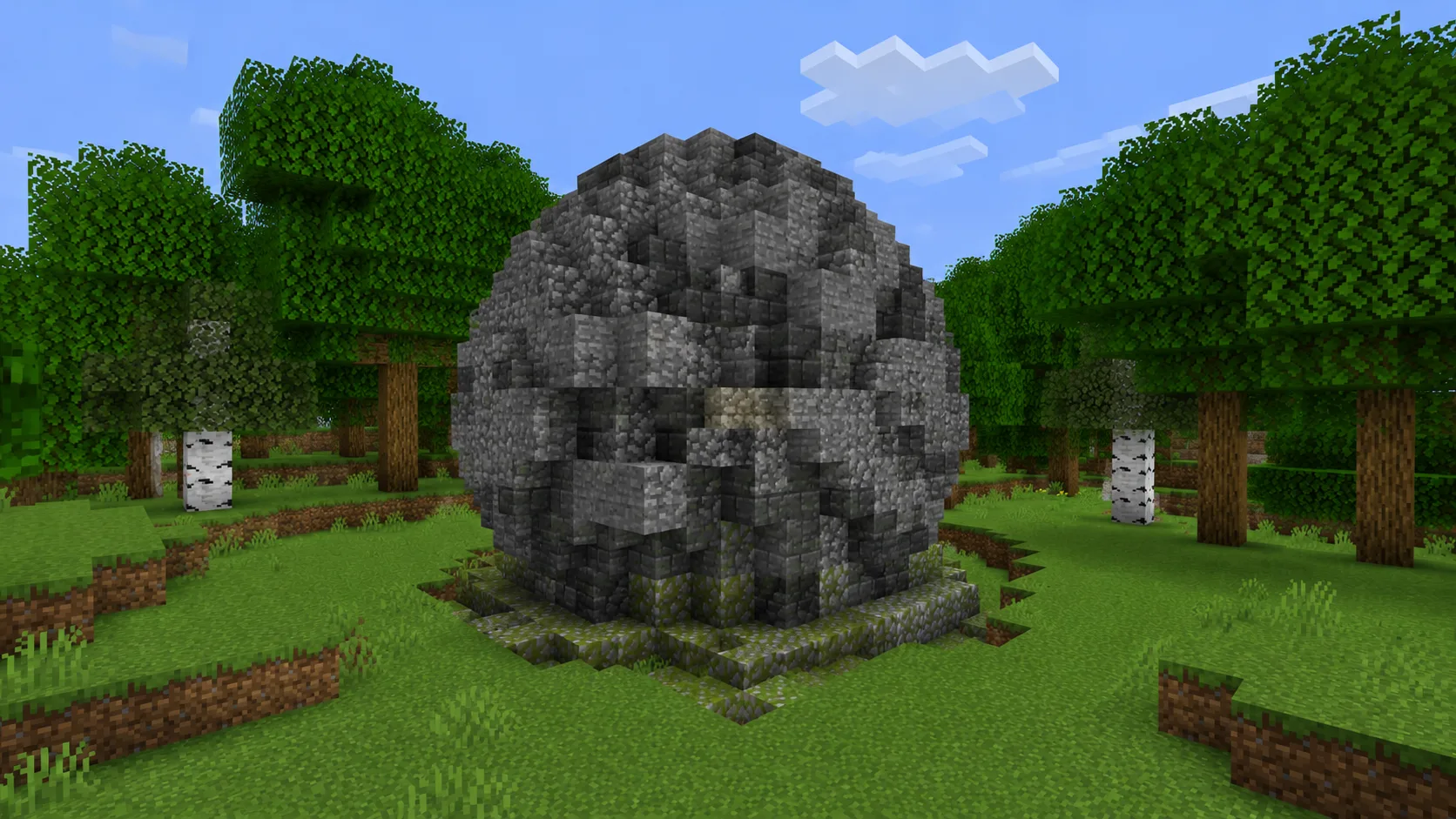 Roca esférica sólida de piedra descansando en un claro del bosque en Minecraft